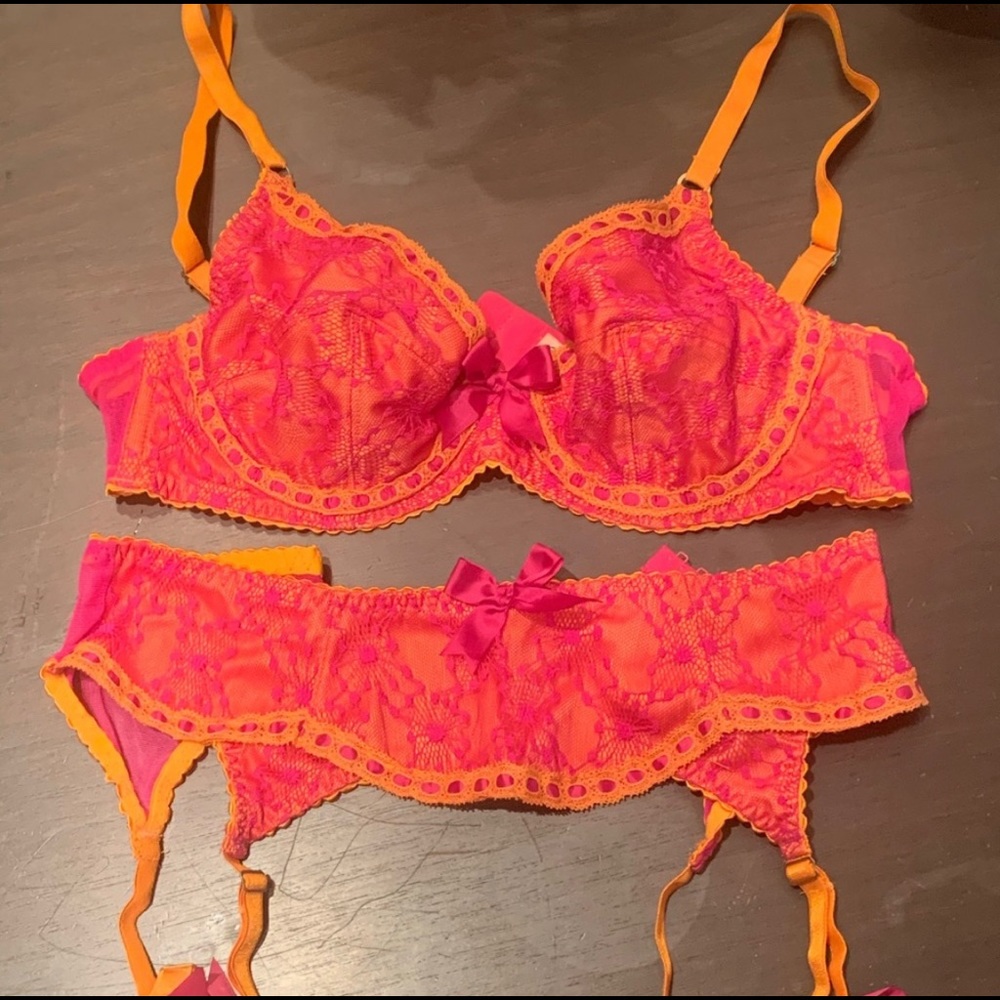 Agent Provocateur 💗🧡 Bra & garter belt